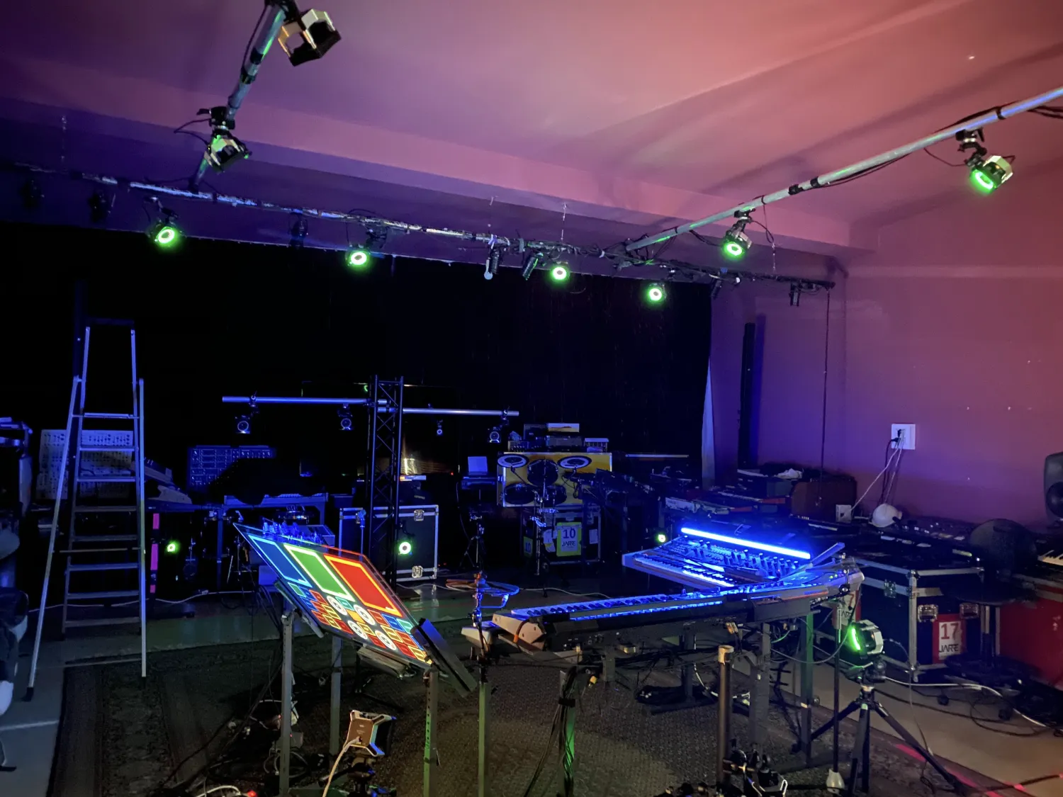 Alone Together (VR Concert) — photo 11